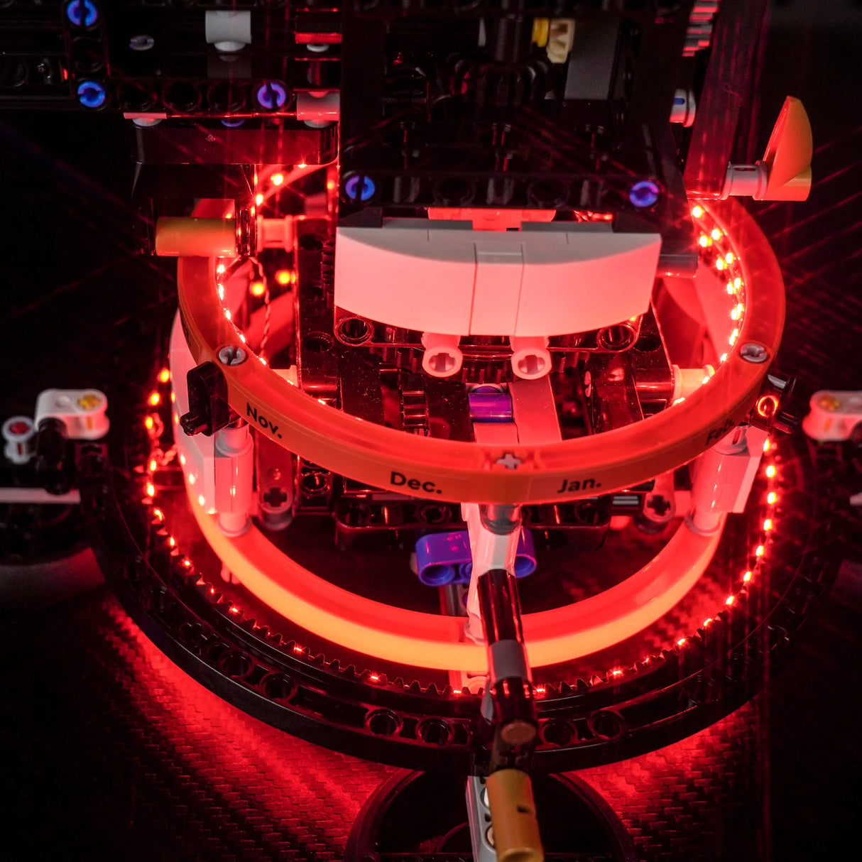 Lego Modell mit roter LED Beleuchtung und Monatsanzeige