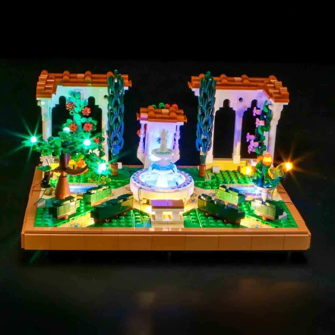 Beleuchteter LEGO Garten mit Springbrunnen, Bäumen und Pavillons