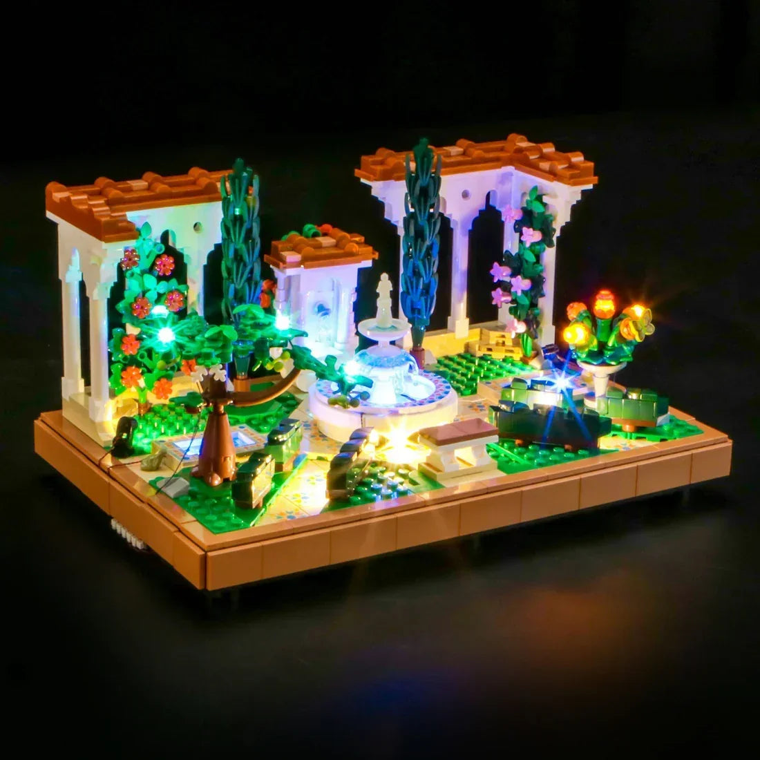 Beleuchteter Lego-Garten mit Pavillons, Brunnen und Blumen