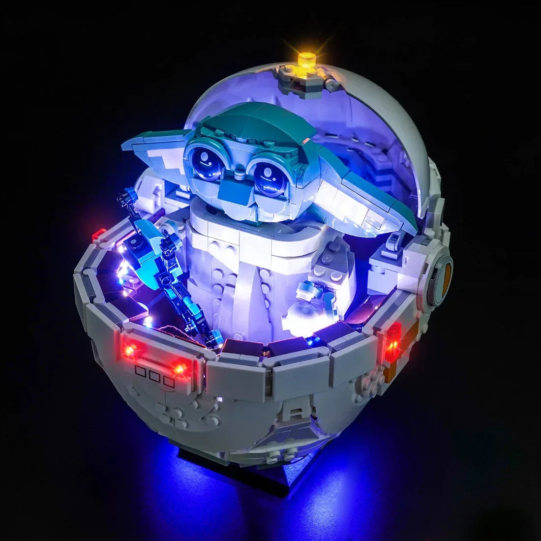 Beleuchtetes LEGO Star Wars Grogu Modell in seinem schwebenden Kinderwagen