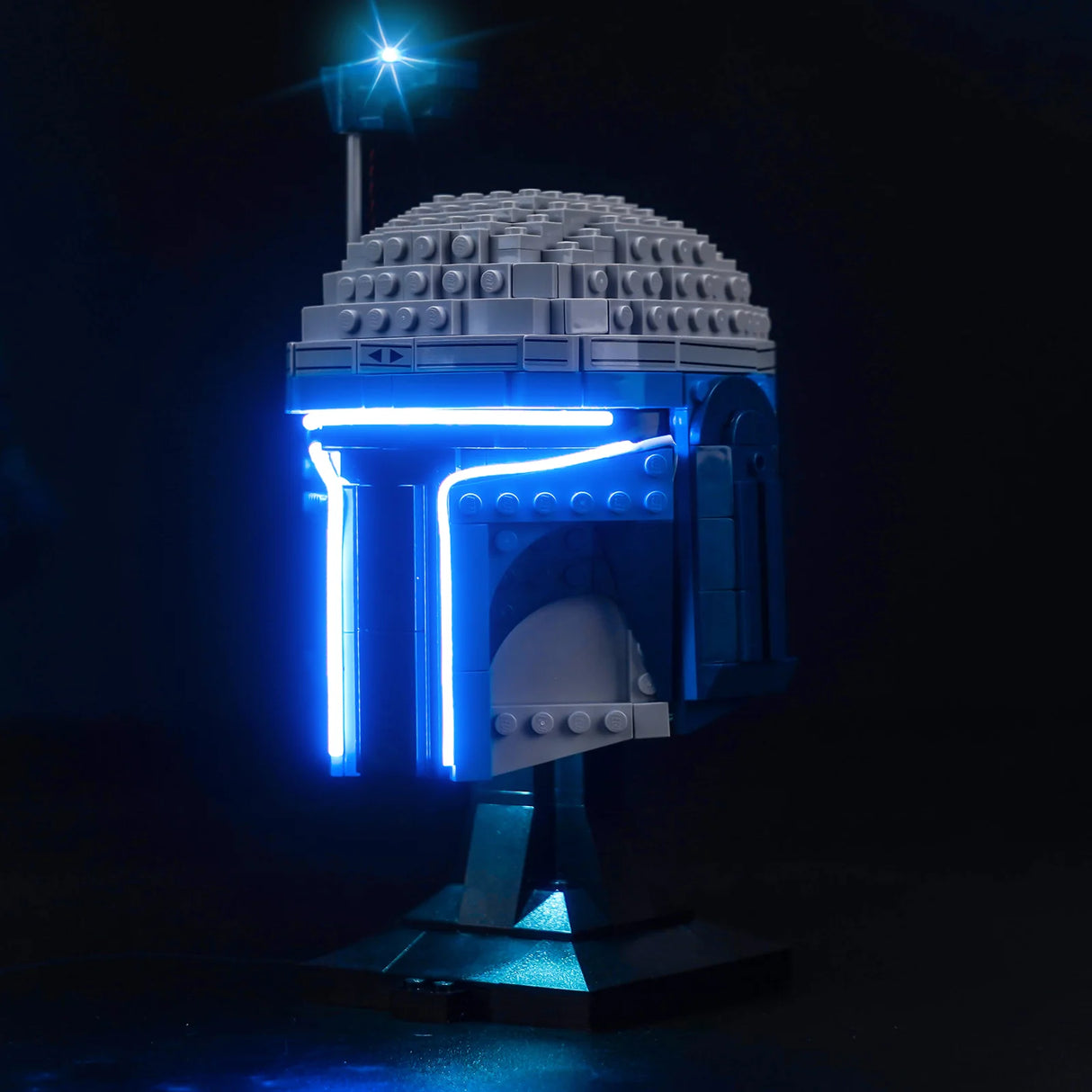 Boba Fett Helm aus Legosteinen mit blauer LED-Beleuchtung
