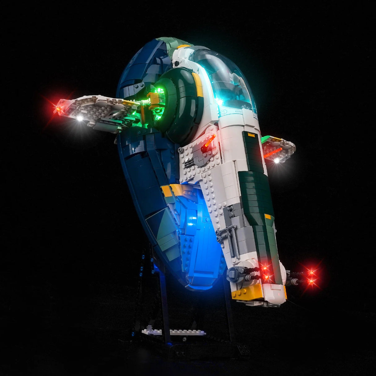 Beleuchtetes LEGO Raumschiff auf schwarzem Hintergrund