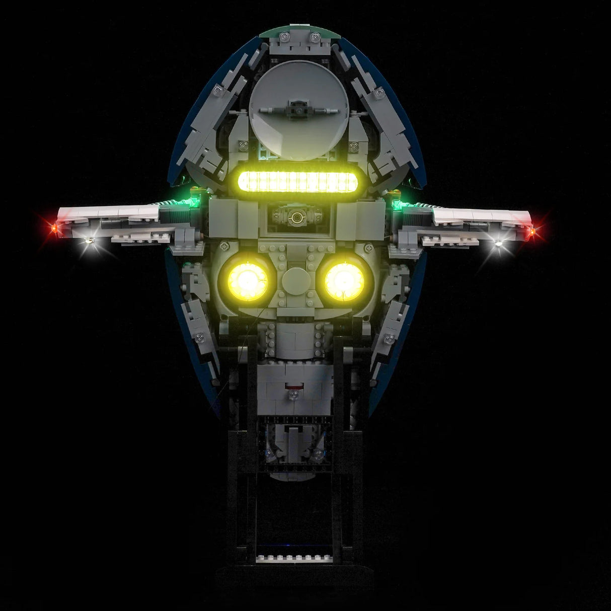 Beleuchtetes Lego Star Wars Raumschiff auf schwarzem Hintergrund