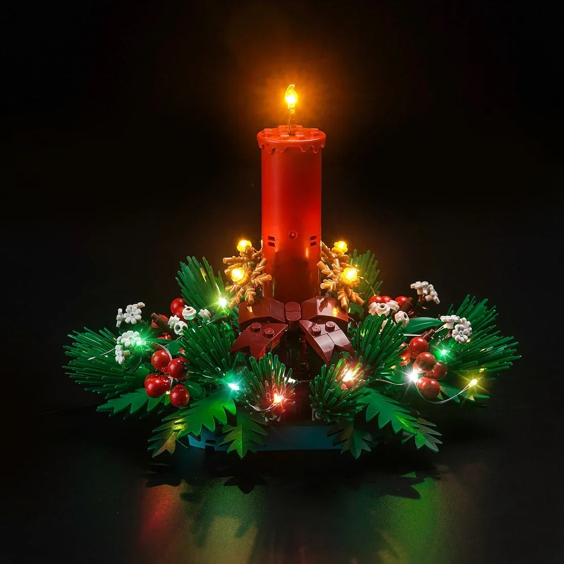 Beleuchtetes Lego Adventsgesteck mit roter Kerze und Tannenzweigen