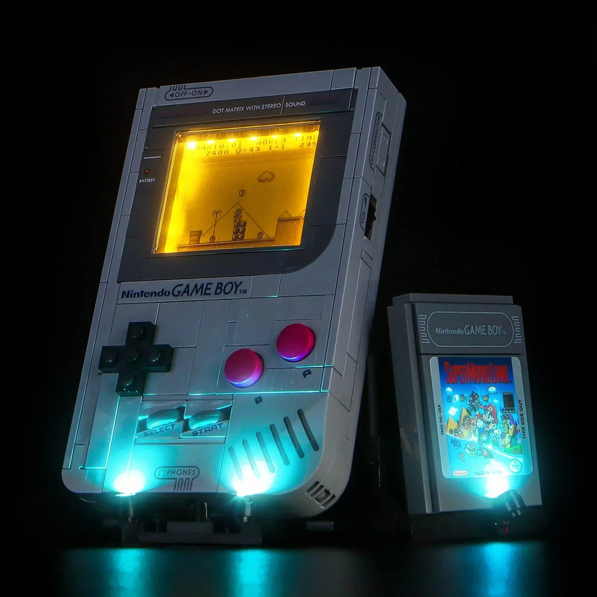 Beleuchteter Game Boy mit Super Mario Land Spiel und leuchtendem Modul
