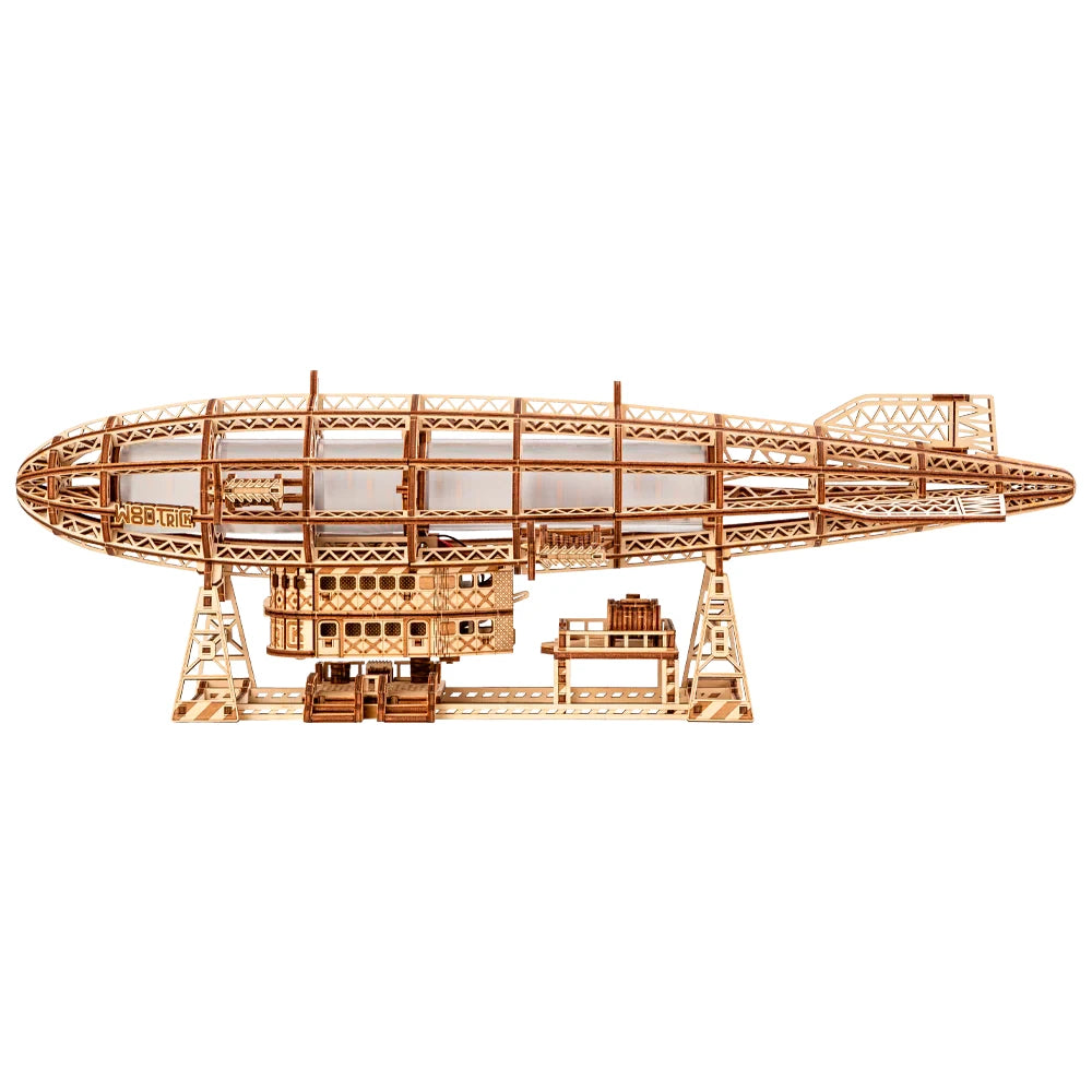 Modell eines Zeppelins aus Holzbauteilen