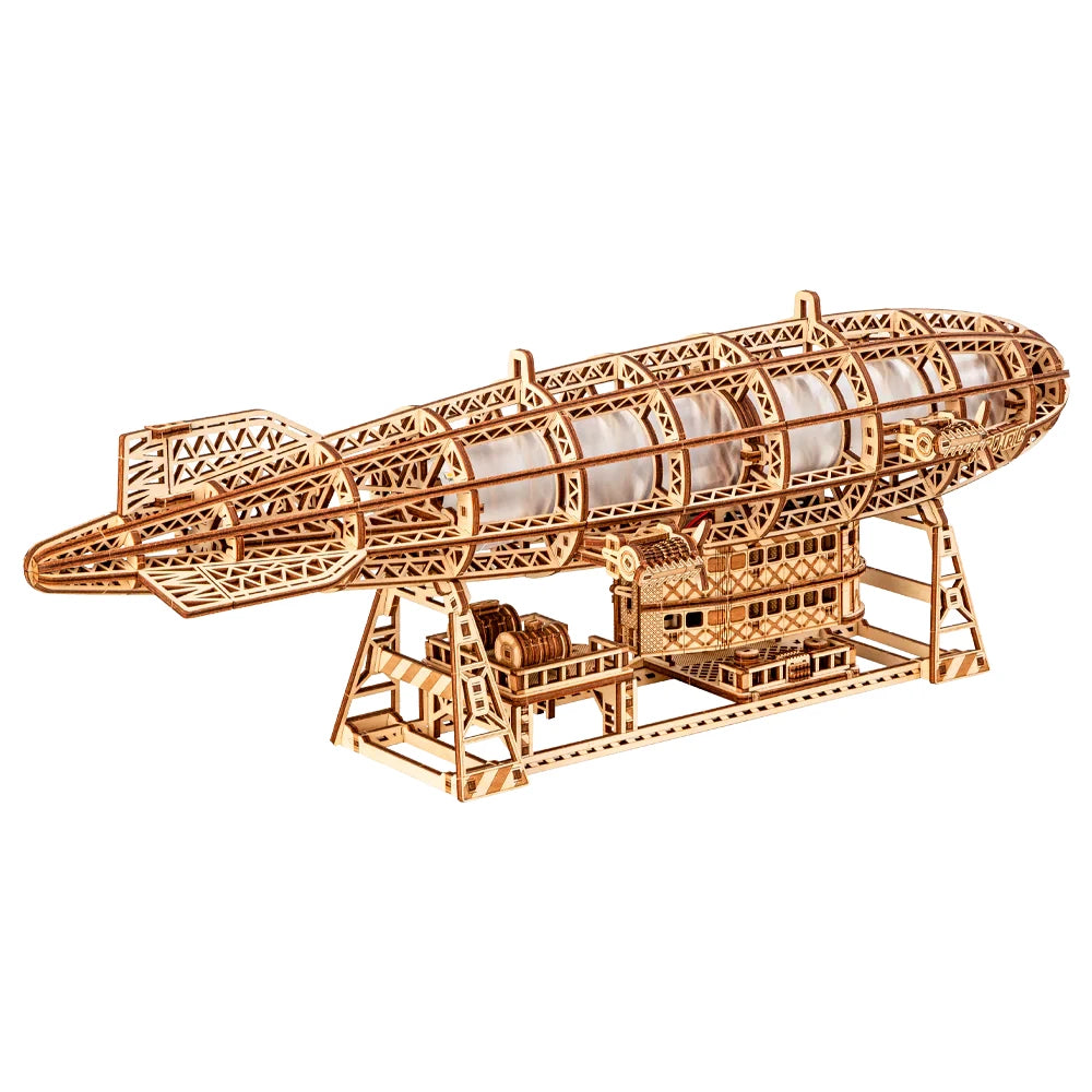 Holzmodell eines Zeppelins auf einem Ständer