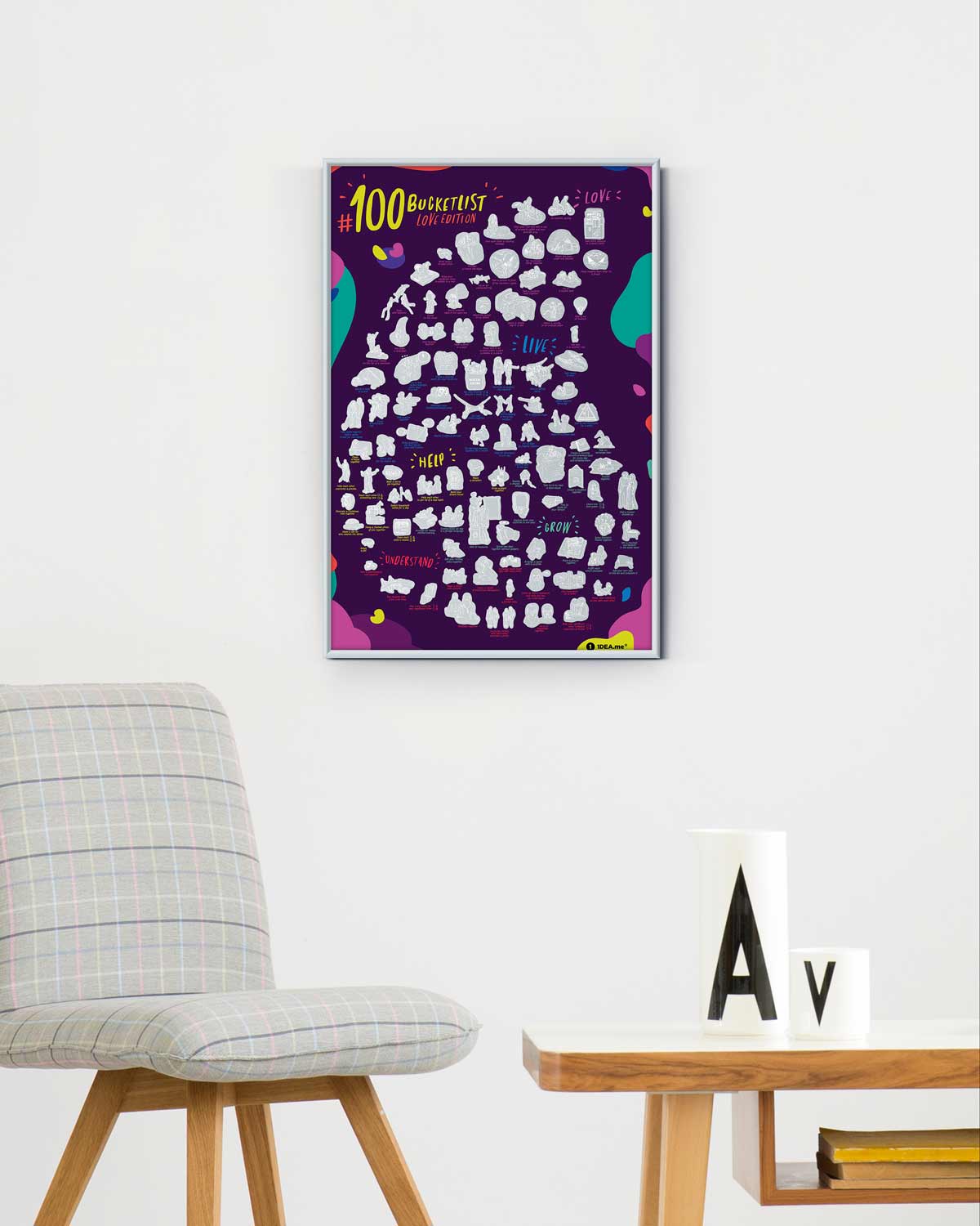 Gerahmtes 100 Bucketlist Love Edition Poster an einer Wand über einem Stuhl und einem Tisch