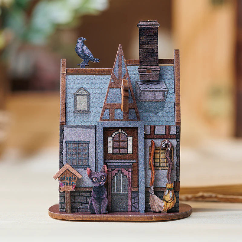 Miniatur-Hexenhaus mit Rabe, schwarzer Katze und Besen