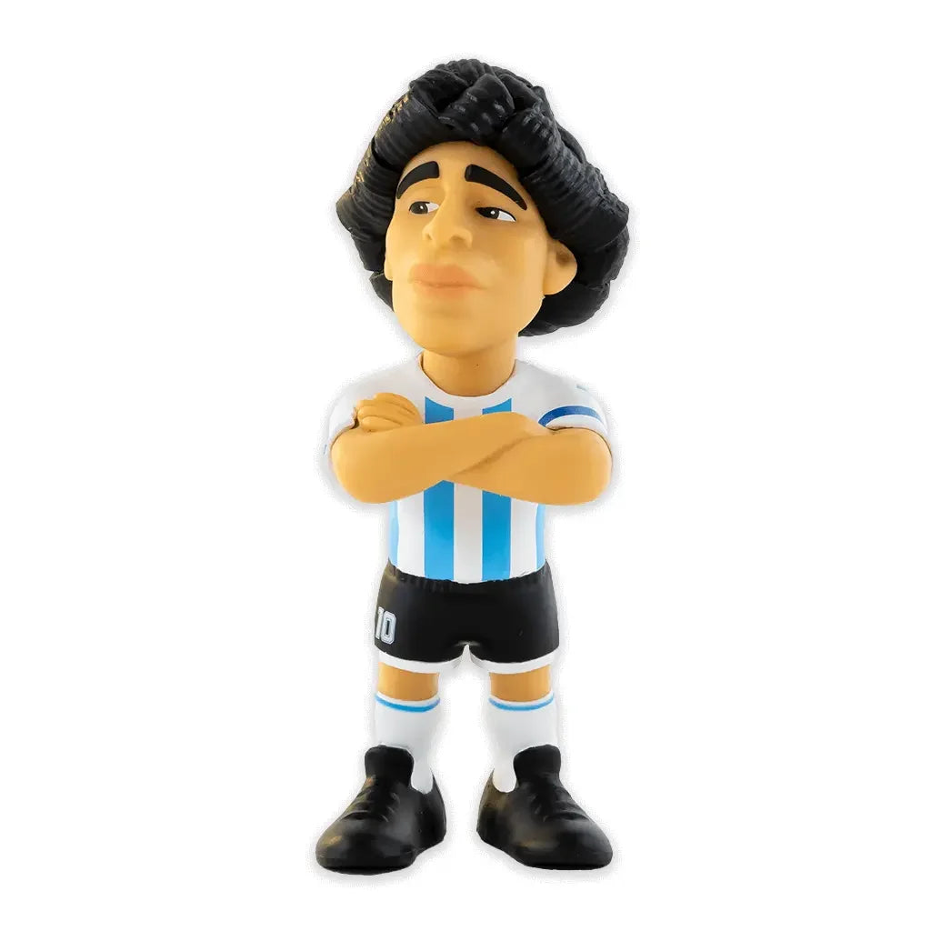 Maradona-Figur im argentinischen Trikot mit verschränkten Armen