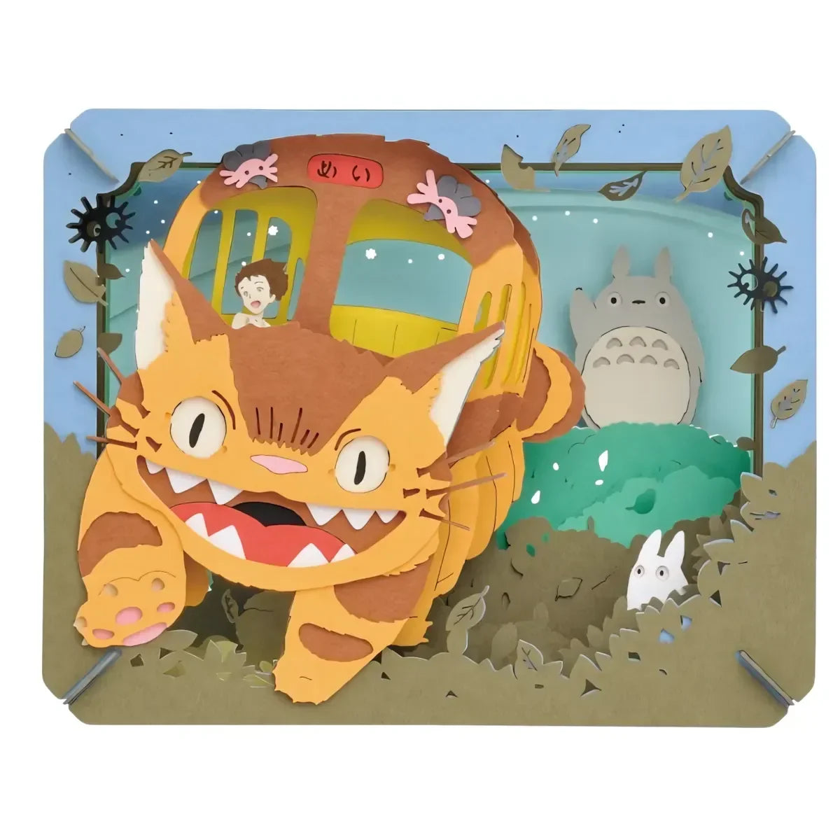 Katzenbus mit Totoro und Mei in einer Waldszene aus Papier