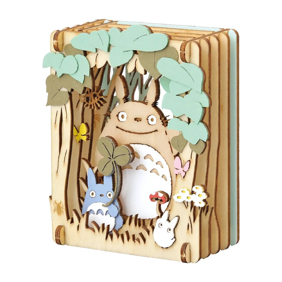 Totoro Lesezeichen aus Holz mit Waldmotiv und kleinen Tieren