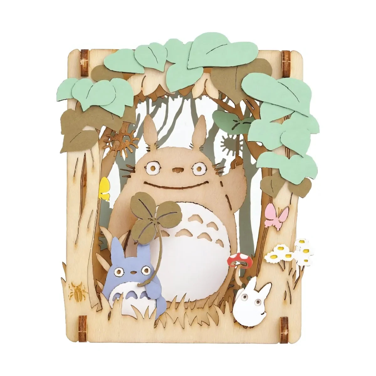 Totoro und Freunde aus Holz mit Kleeblatt, Schmetterling und Pilz
