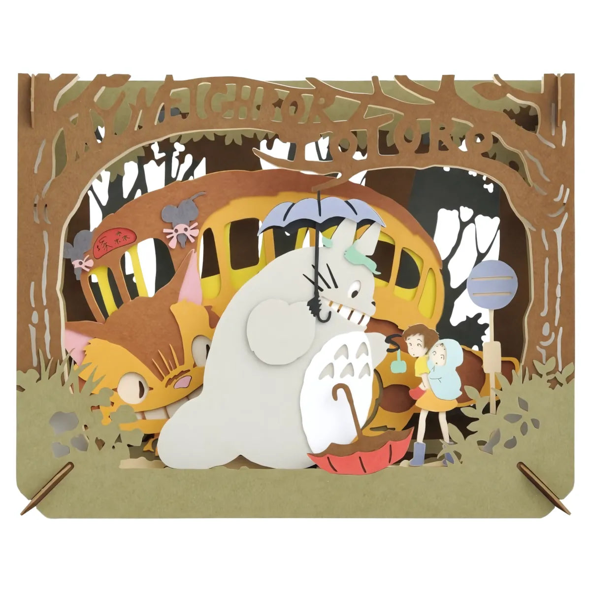 Totoro und Freunde im Regen mit Regenschirmen und einem Katzenbus
