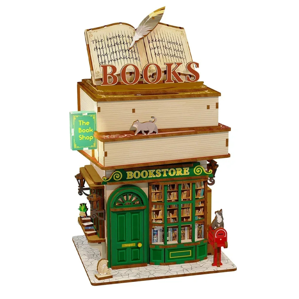 Ein dreistöckiges Miniatur-Bücherregal mit grüner Tür und Fenster, das Bücher und Katzen zeigt