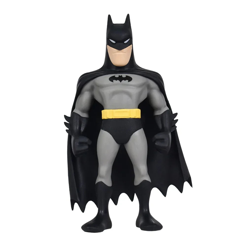Batman Actionfigur mit grauem Anzug schwarzem Umhang und gelbem Gürtel
