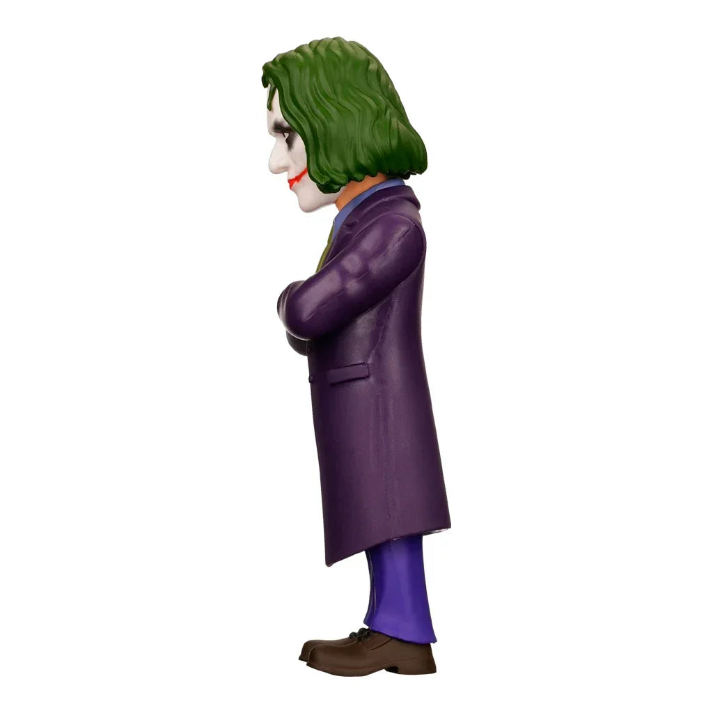 Sammelfigur des Jokers mit gruenem Haar und violettem Mantel in Seitenansicht
