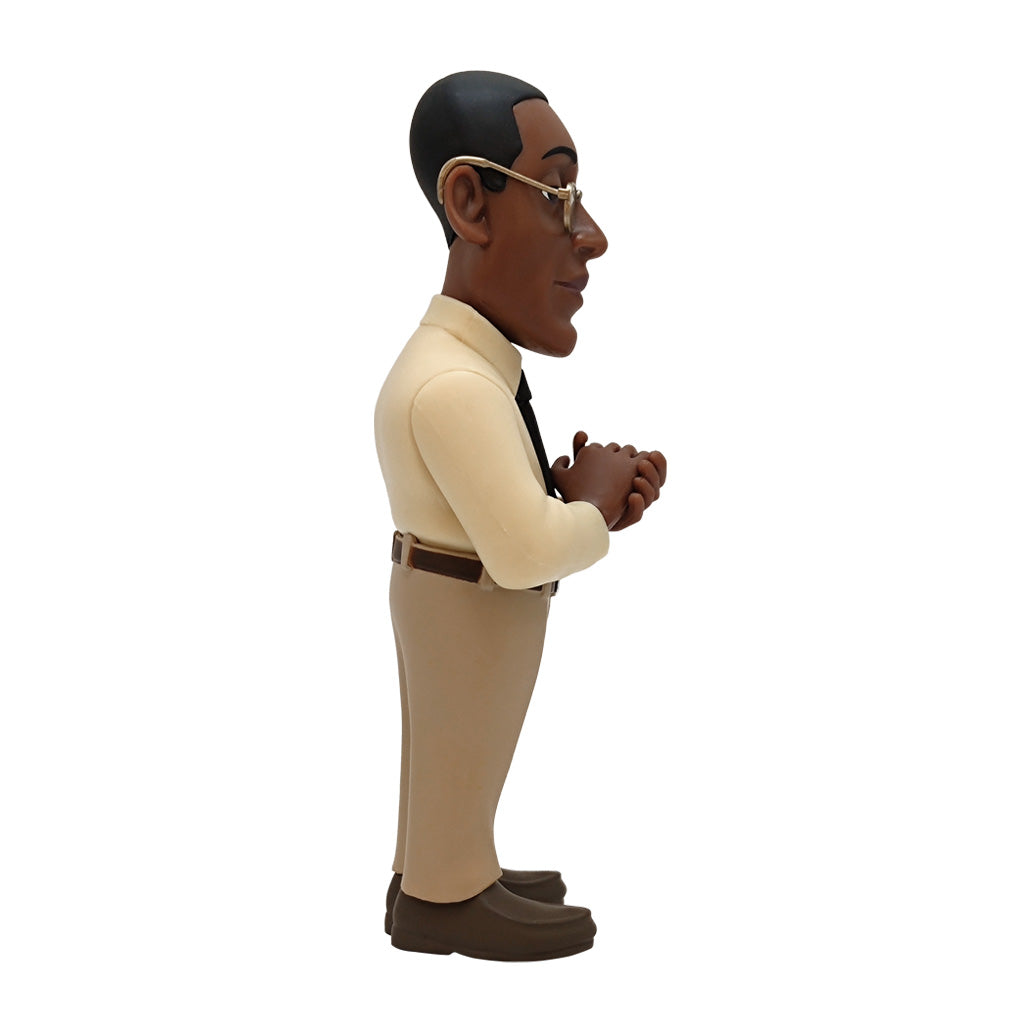 Sammelfigur von Gus Fring in Seitenansicht mit beigem Hemd und dunkler Hose