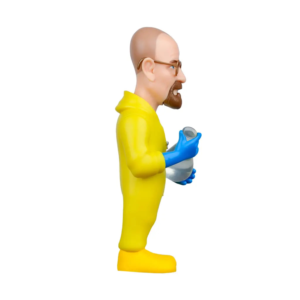 Walter White Figur im gelben Schutzanzug mit blauen Handschuhen, hält einen Kolben