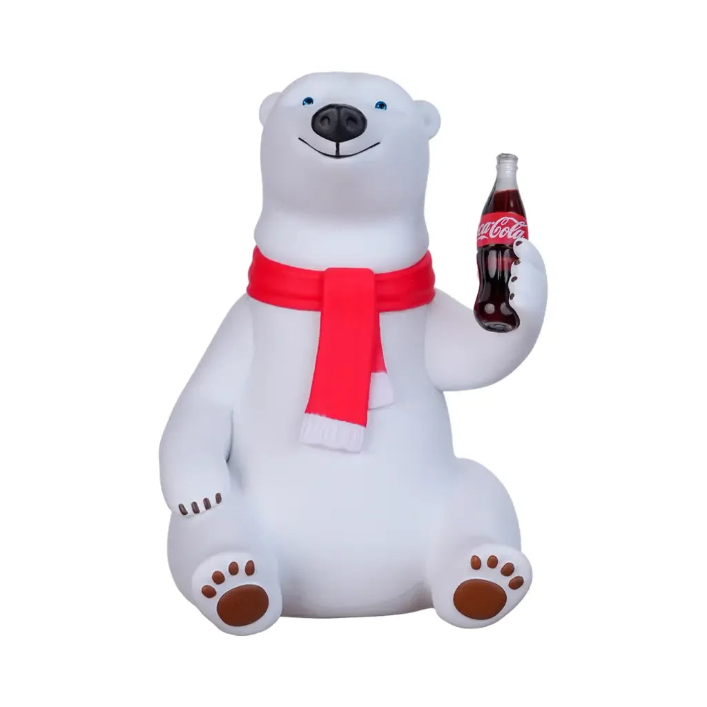 Coca-Cola Eisbär mit rotem Schal und Flasche