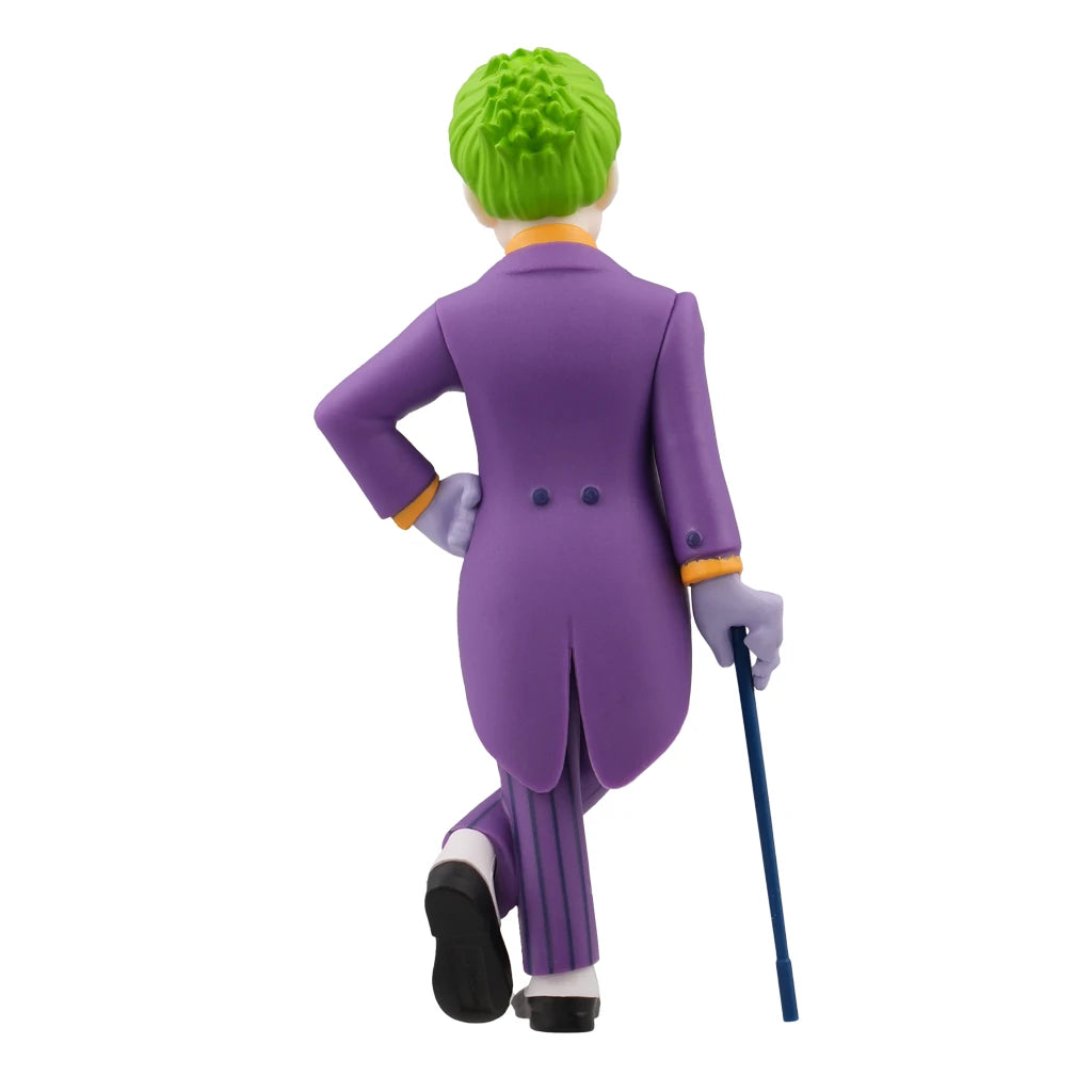Joker Figur von hinten mit lila Anzug, grünem Haar und Gehstock