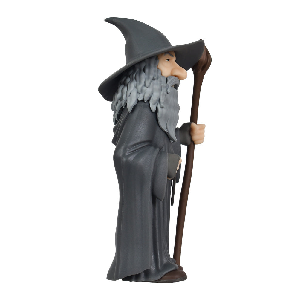 Gandalf Figur mit grauem Umhang und Hut sowie einem Stab in der Hand