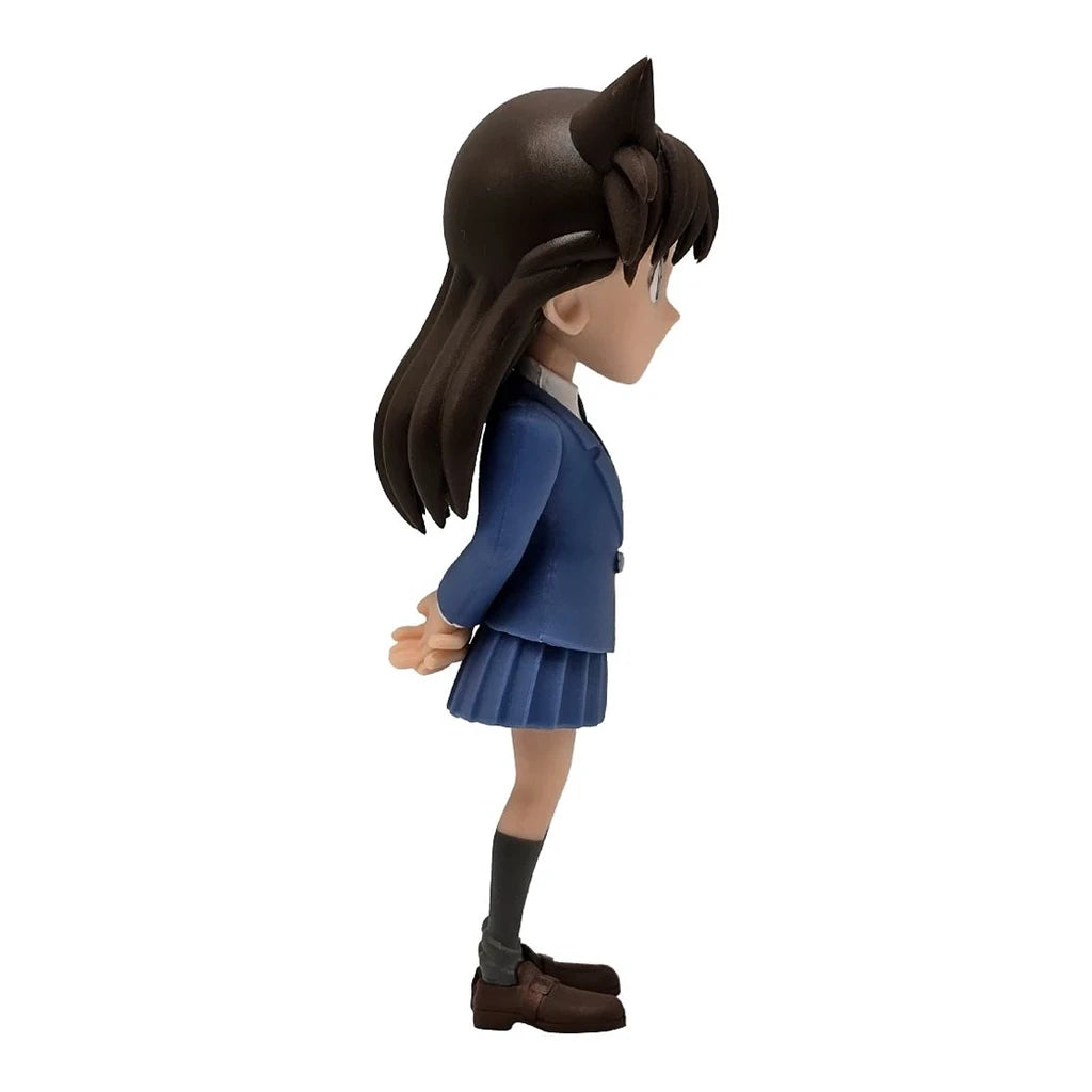 Sammelfigur von Ran Mori aus Detektiv Conan in Schuluniform von der Seite