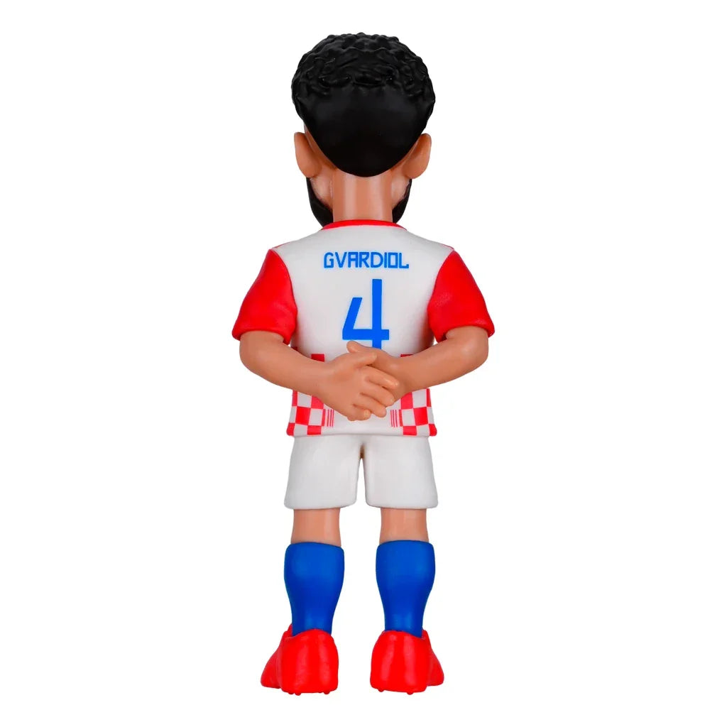 Rückansicht der Gvardiol-Figur mit der Nummer 4 auf dem Trikot