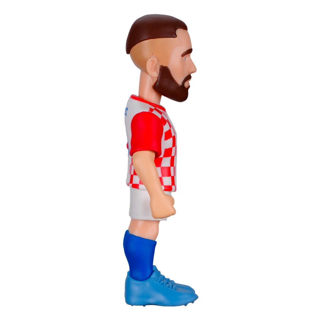 Fußballspieler-Figur mit Bart, rot-weiß kariertem Trikot, weißen Shorts und blauen Schuhen