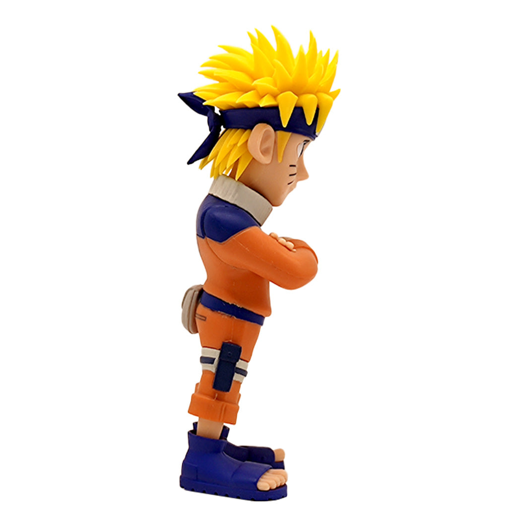 Naruto Uzumaki Anime Figur von der Seite mit verschraenkten Armen