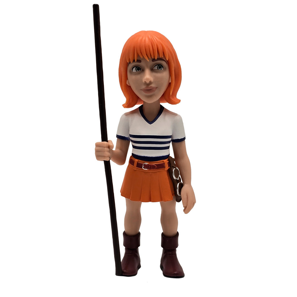 Sammelfigur einer Frau mit orangefarbenen Haaren in gestreiftem Oberteil und orangefarbenem Rock mit Stab