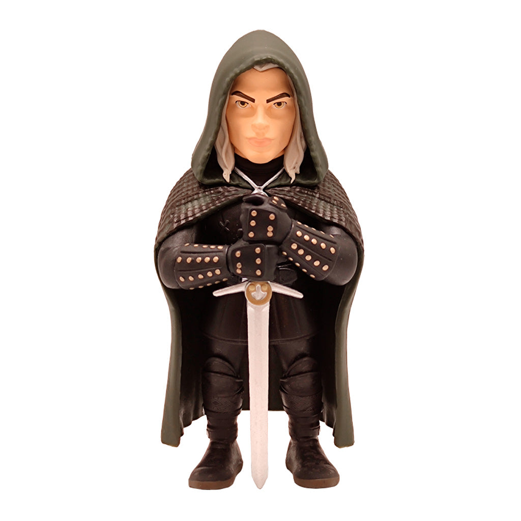 Spielfigur eines Kriegers mit Kapuze und Schwert