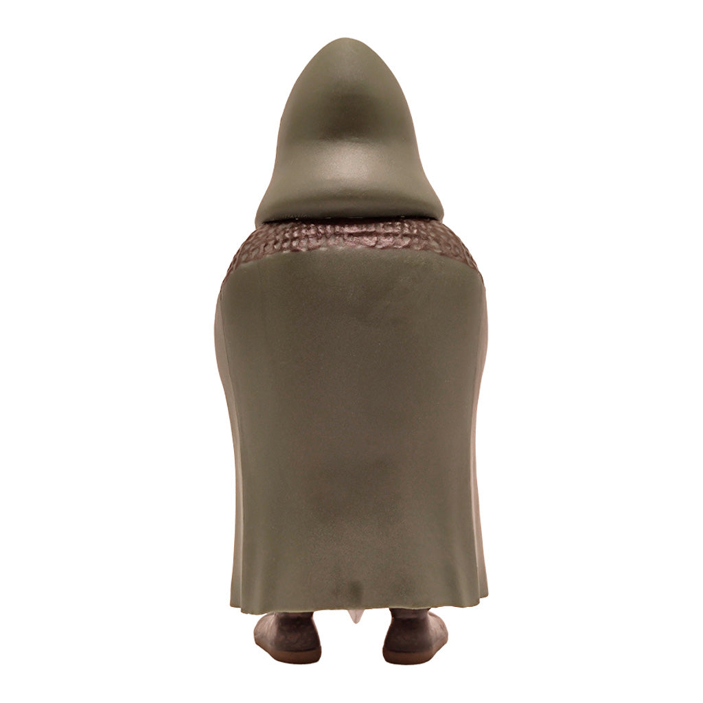Rueckansicht einer Spielfigur mit gruenem Umhang und Kapuze