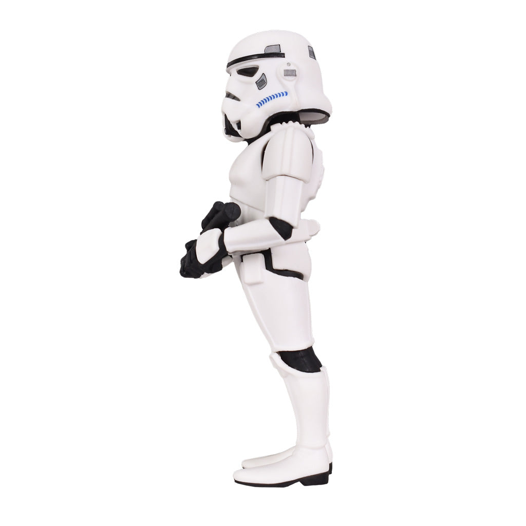 Star Wars Stormtrooper Actionfigur in Seitenansicht mit Blaster