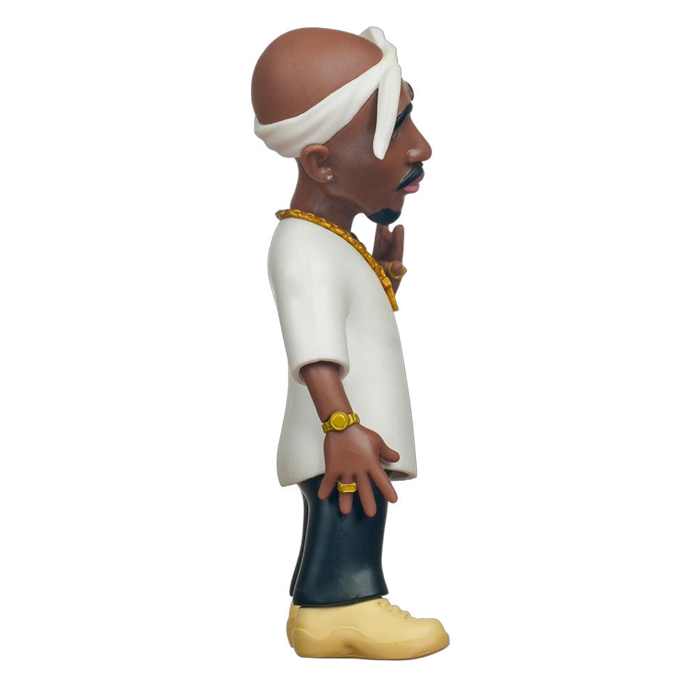 Tupac Shakur Funko Pop Figur mit weißem Kopftuch, weißem Hemd, schwarzer Hose und gelben Schuhen