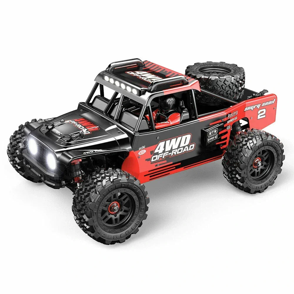 Schwarz-roter 4WD Offroad-Truck mit Ersatzreifen auf der Ladefläche