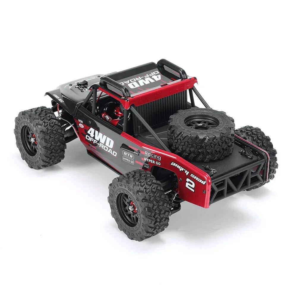 Schwarz-rotes RC-Offroad-Fahrzeug mit Ersatzreifen auf der Ladefläche