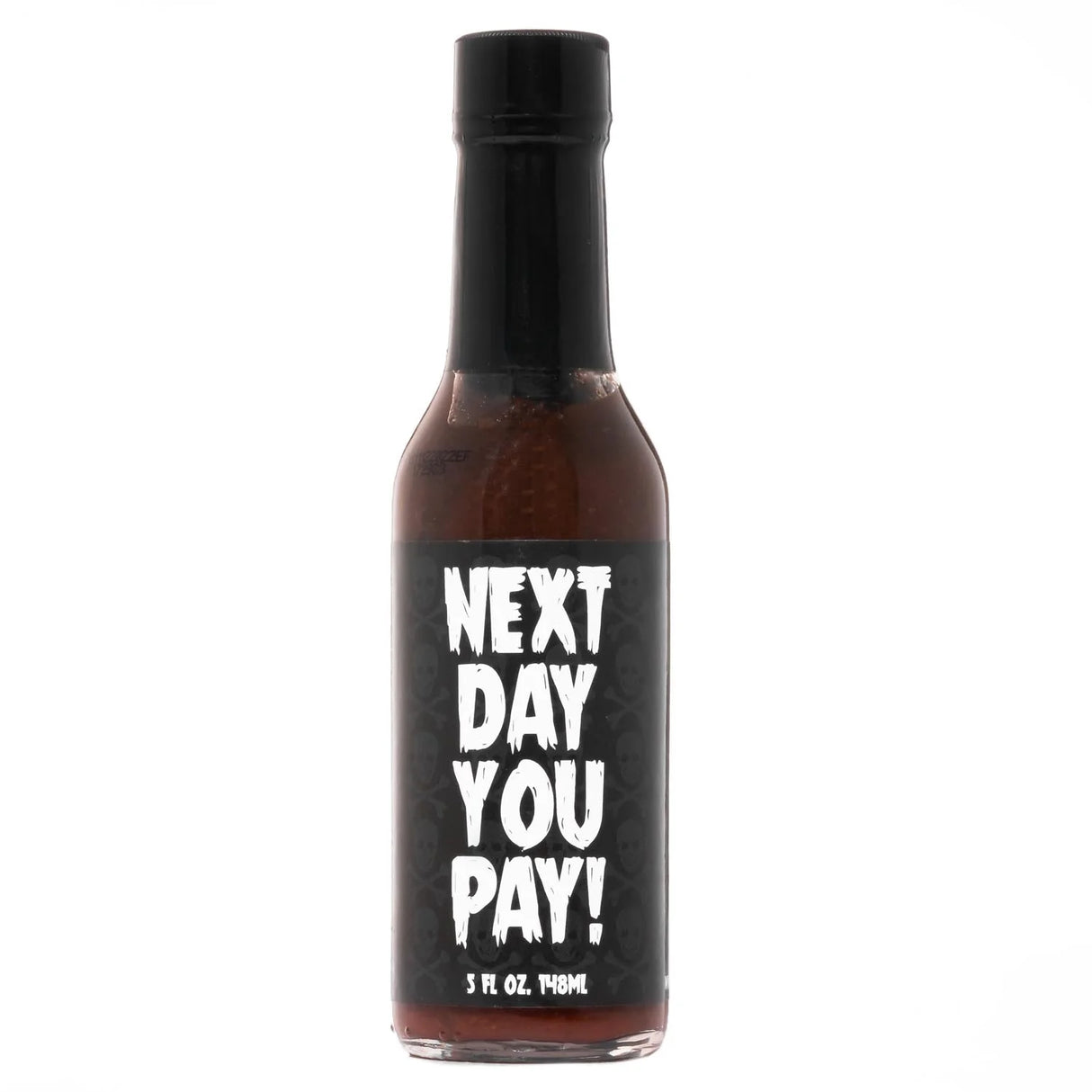 Flasche scharfe Soße mit schwarzem Etikett und weißem Text Next Day You Pay
