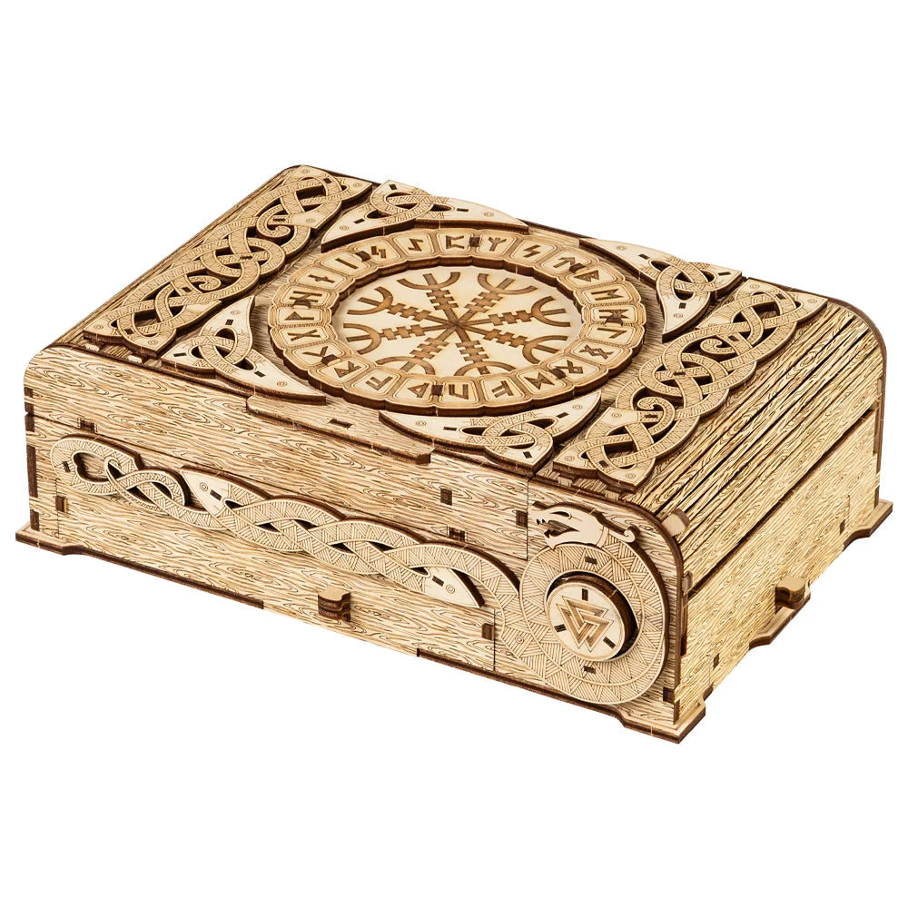 Holzkiste mit nordischen Runen und Symbolen