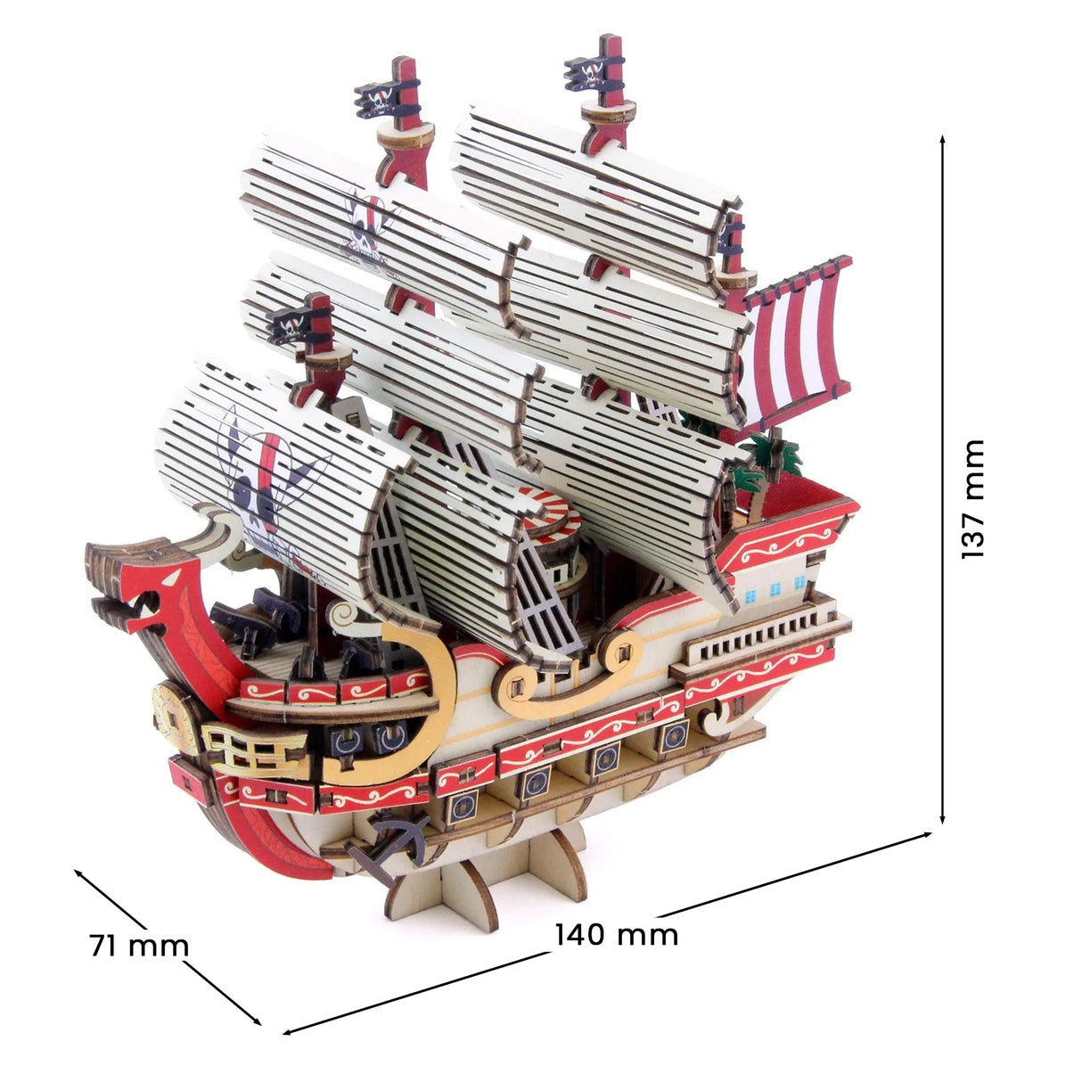 Holzmodell eines Piratenschiffs mit roten und weißen Segeln, Totenkopf- und Knochenflaggen und Drachenkopf am Bug