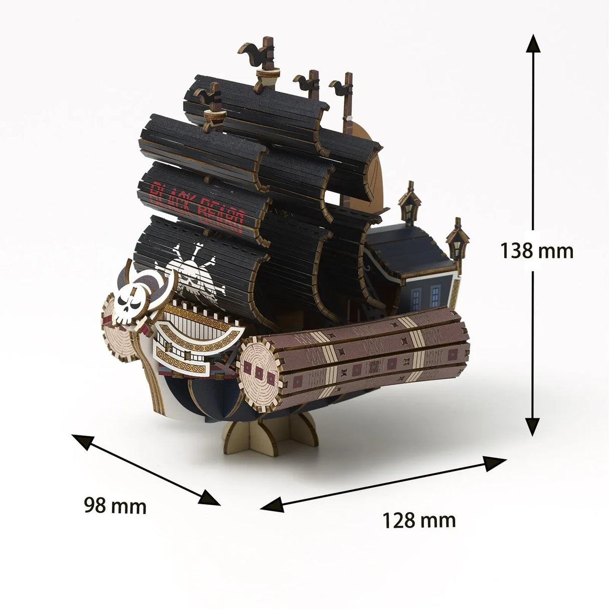 Modell des Piratenschiffs Black Pearl mit Maßen 138 mm hoch, 98 mm breit, 128 mm tief