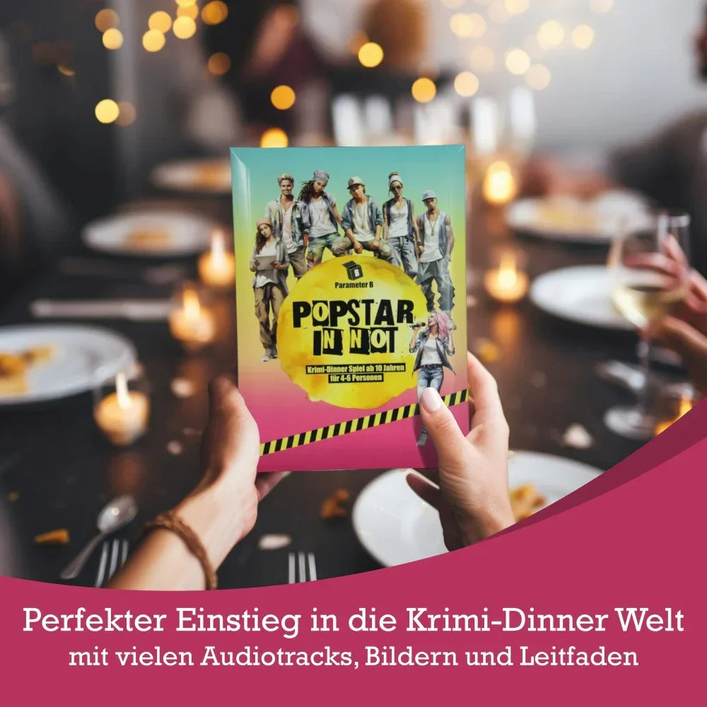 Person haelt das Krimi-Dinner Spiel Popstar in Not vor einem gedeckten Tisch