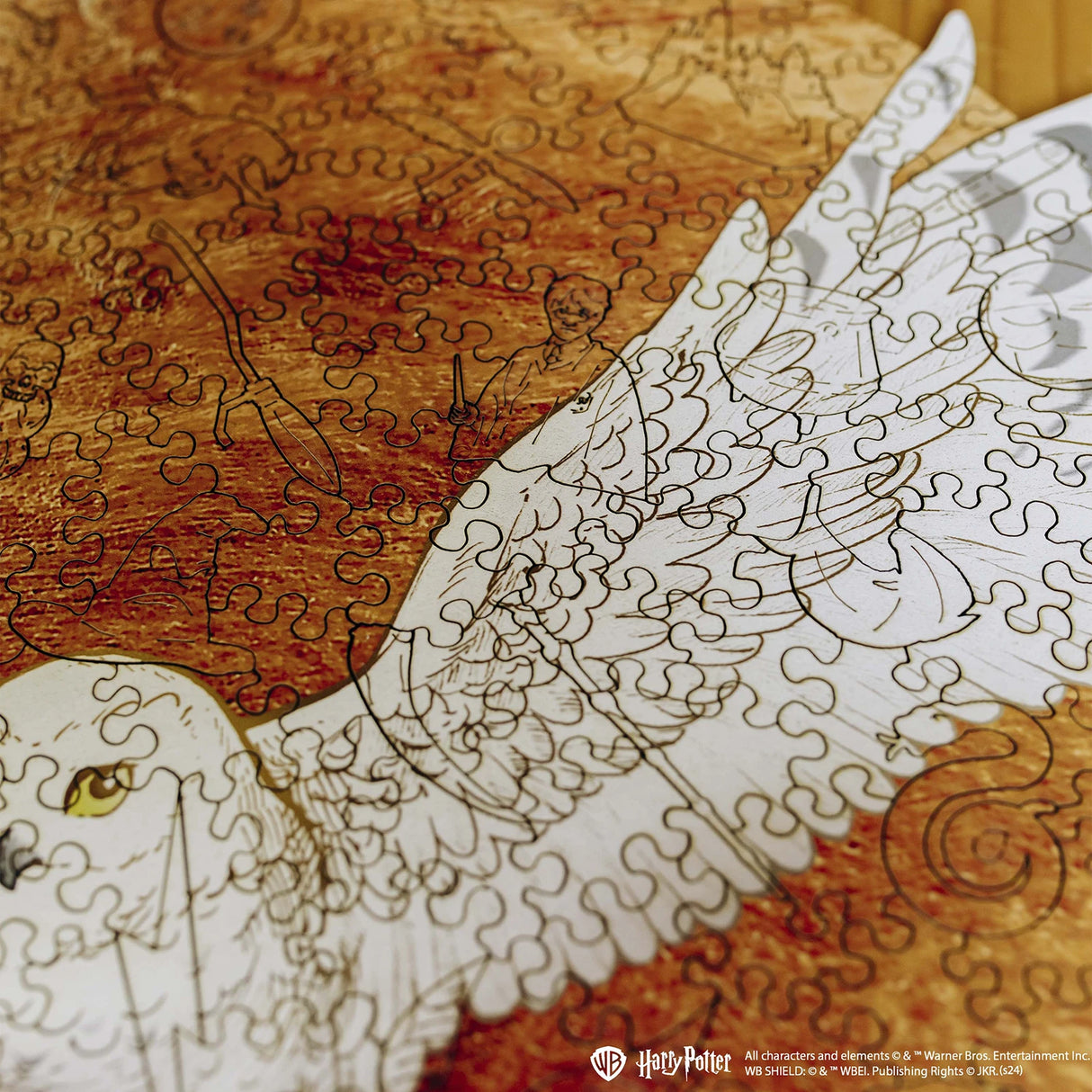 Nahaufnahme eines Harry Potter Puzzles mit Hedwig, Harry Potter und einer Schlange