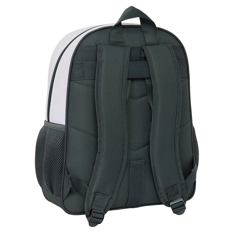 Rückseite eines dunkelgrauen Rucksacks mit weißen Seiten und Netzseitentasche