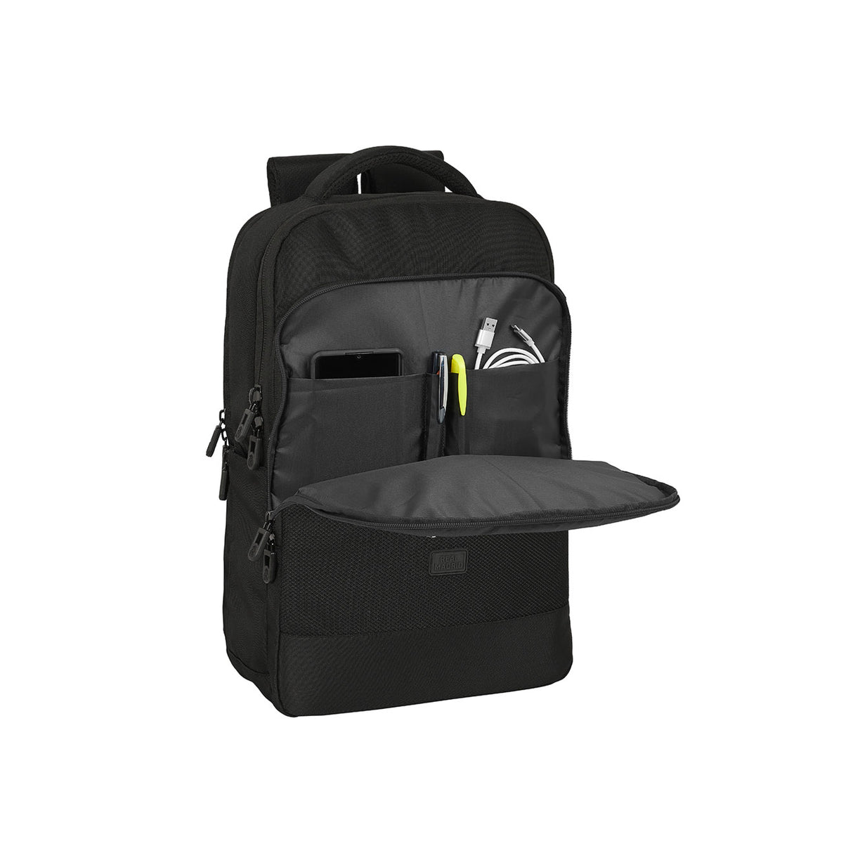 Schwarzer Rucksack mit geöffnetem Frontfach und Stiftehalter sowie Ladekabel