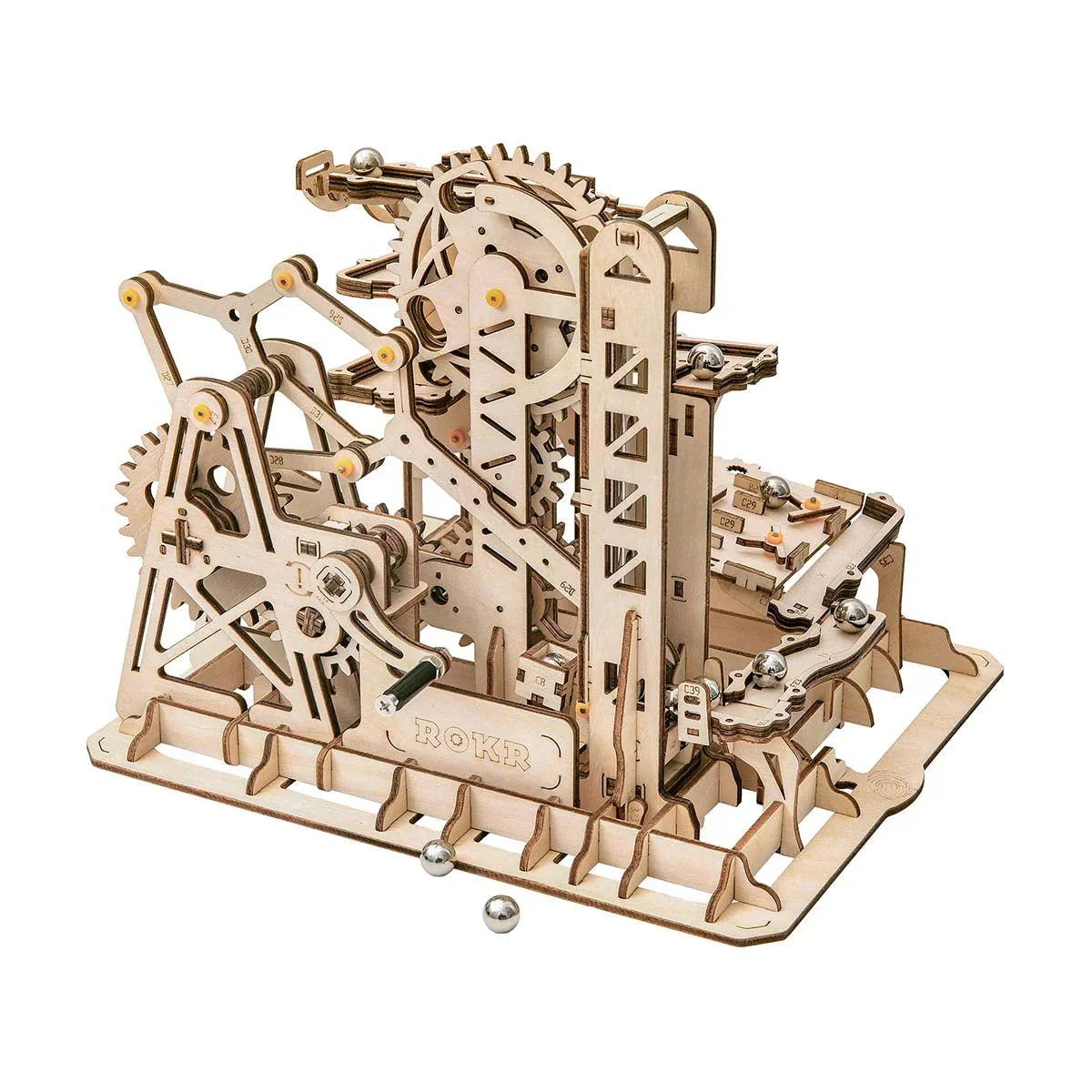 Mechanische Kugelbahn aus Holz mit Zahnrädern und Metallkugeln