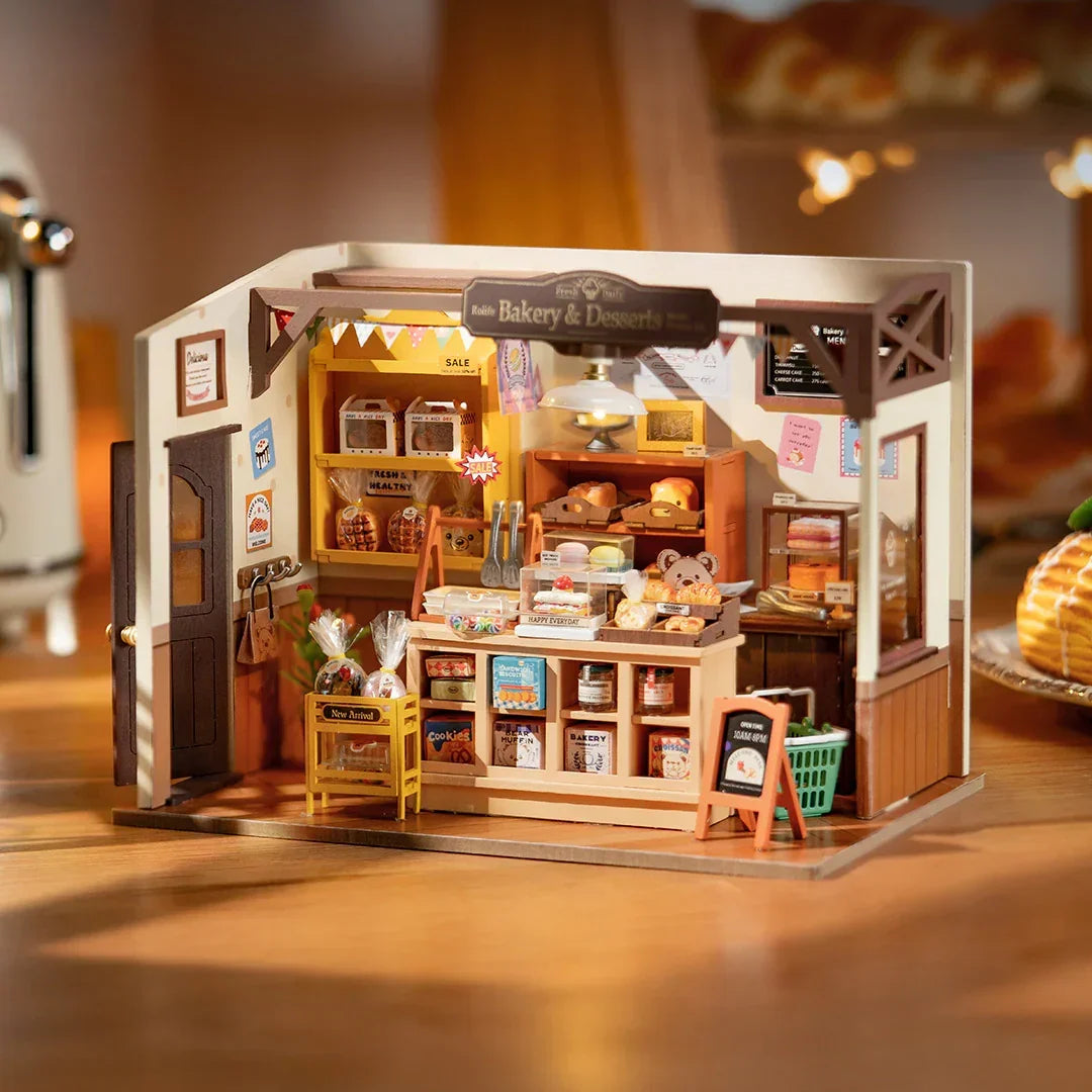 Miniaturmodell einer Bäckerei mit Regalen voller Backwaren und Ladeneinrichtung