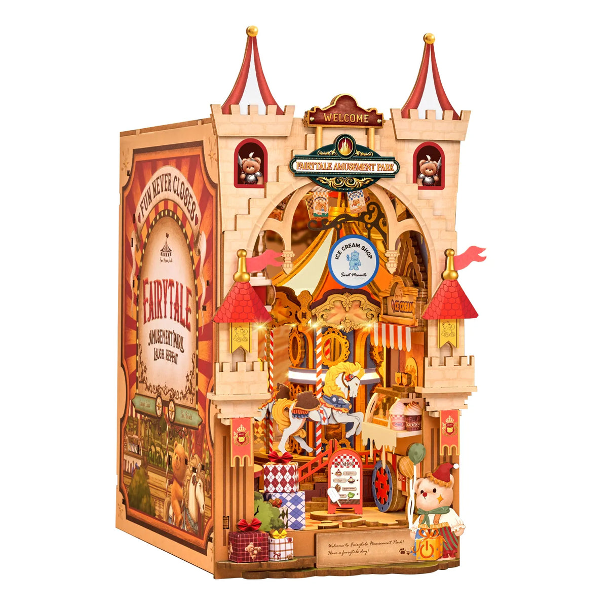 Miniatur-Märchen-Vergnügungspark mit Karussell, Eisdiele und Geschenken