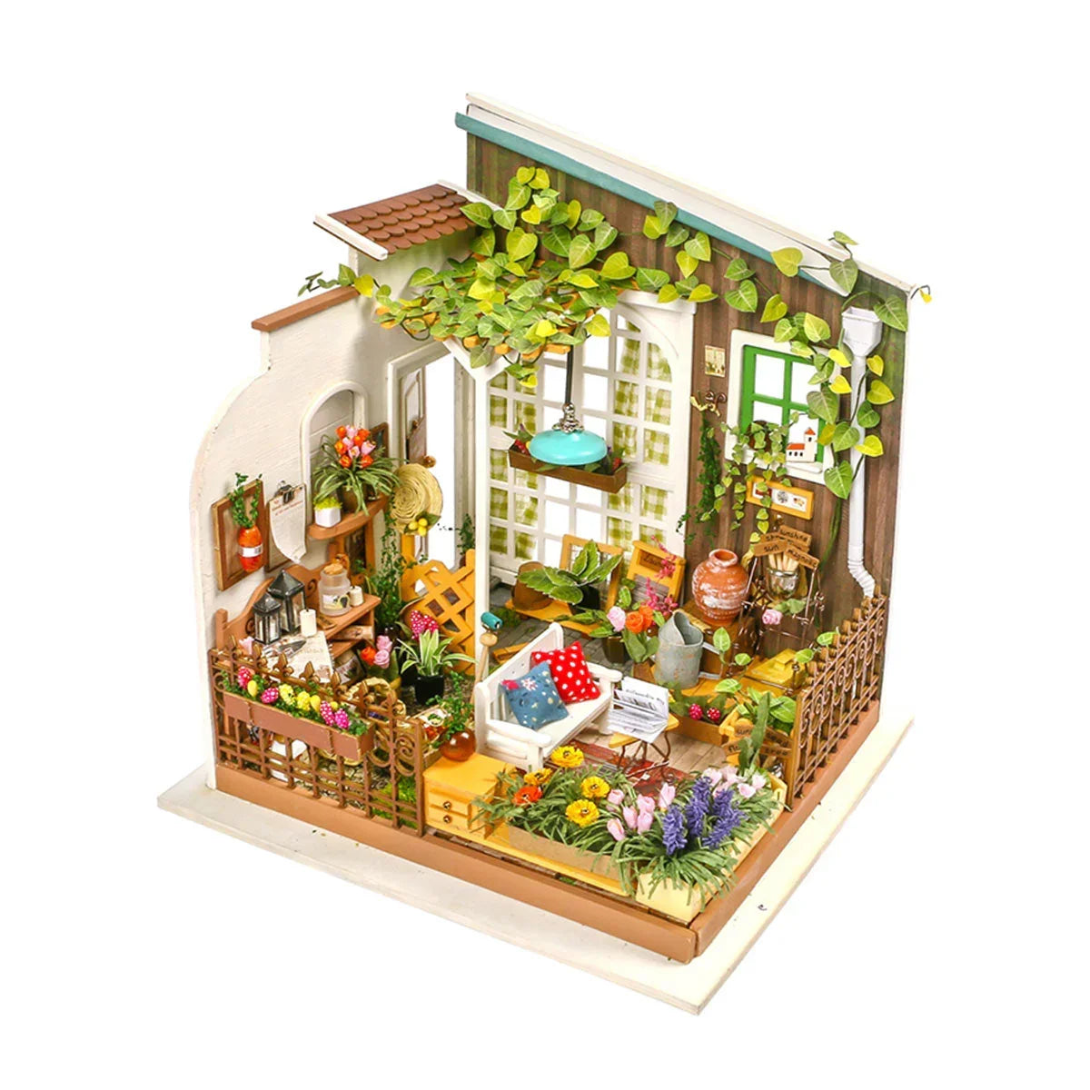 Miniaturmodell eines Gartenhauses mit Pflanzen und Gartenmöbeln