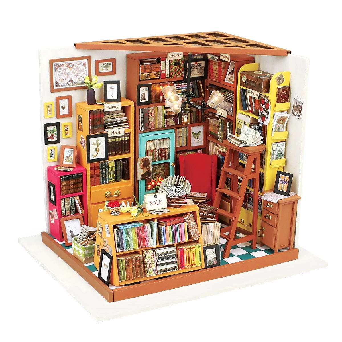 Miniaturmodell einer Buchhandlung mit Regalen voller Bücher und einer Leiter